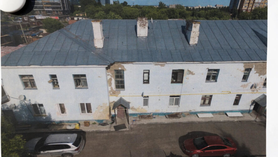 В Советском районе Казани завершаются работы по капремонту многоквартирного двухэтажного дома.