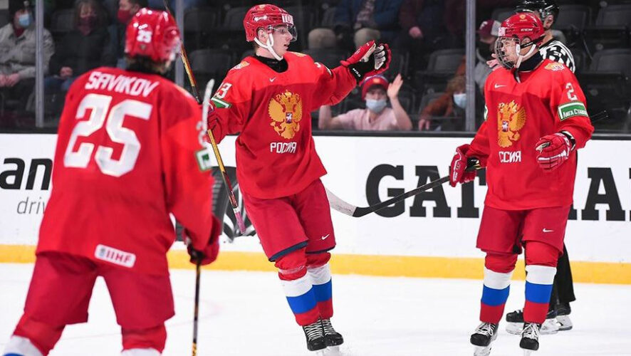 Для нашей команды это первая победа на турнире.