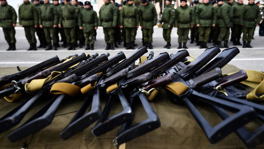 Сенатор региона обсудил с военным комиссаром реализацию указа о призыве.