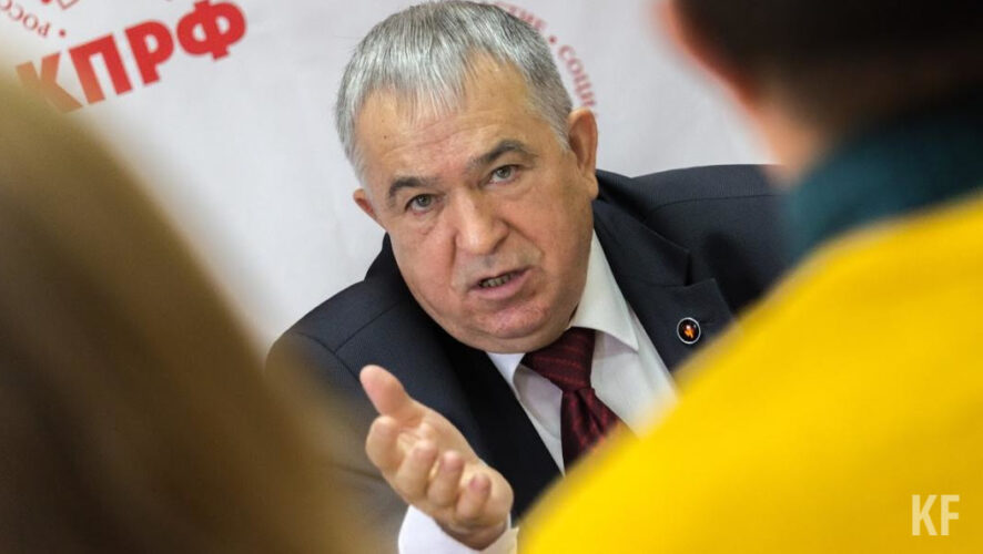 Хафиз Миргалимов огласил решение президиума ЦК КПРФ во время пресс-конференции.