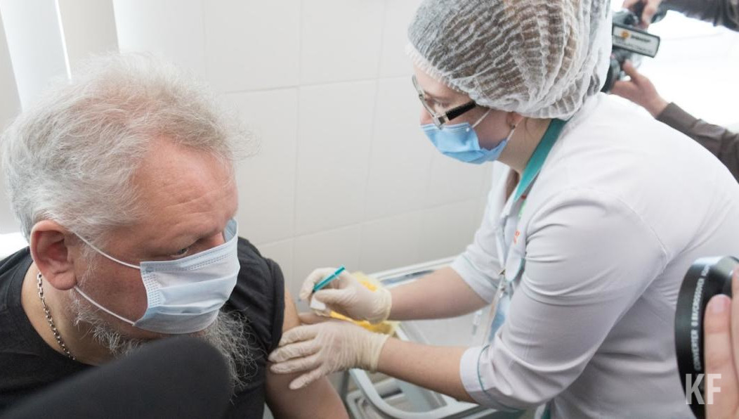 Лица старше 60 лет вакцинировались от нового штамма в количестве 73%.