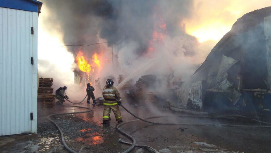 Сгоревшее здание принадлежало 42-летнему мужчине.
