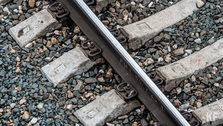 Подростки спешили и решили сократить путь до кафе.