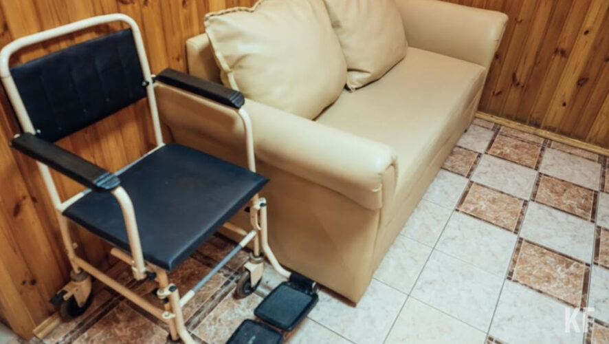 Дмитрий Ерпелев требует установить у здания пандус.