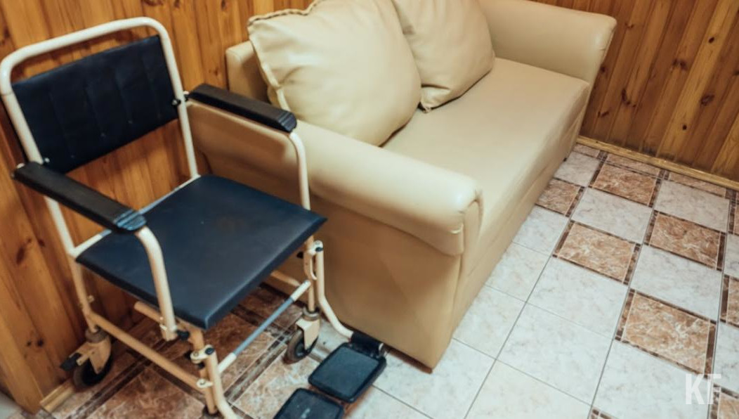 Дмитрий Ерпелев требует установить у здания пандус.