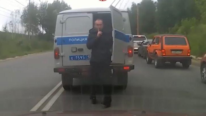 Произошедшее попало на видео.