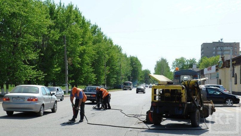 Окончательное решение о выделении Нижнекамску из татарстанского бюджета 200 млн рублей на ремонт дорог было принято только вчера. Об этом сообщил мэр Нижнекамска Айдар