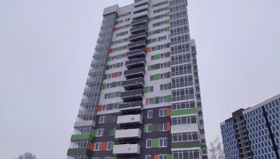 Дом достраивается в рамках федеральной программы поддержки дольщиков.