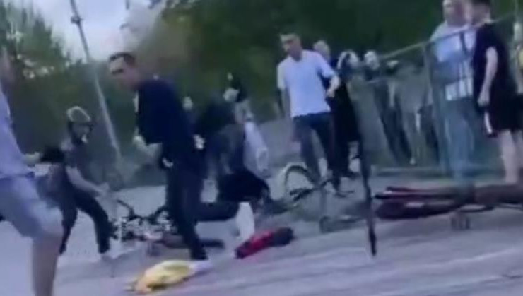 Родители кричали матом и устроили драку.