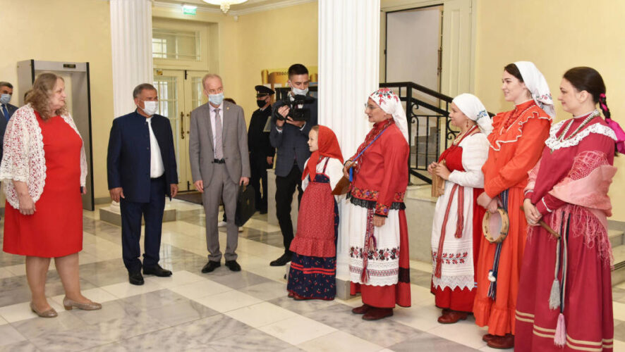 Президент республики встретился с активом Русского национально-культурного объединения Татарстана.