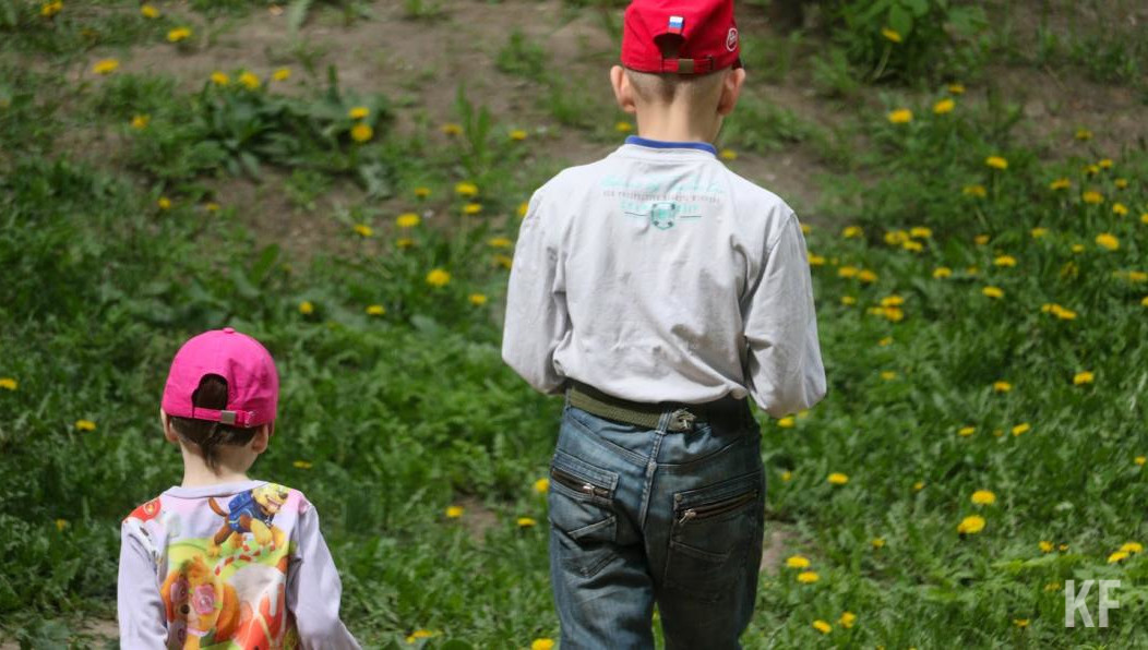Трудовой договор  на свое имя можно заключать от 16 лет.