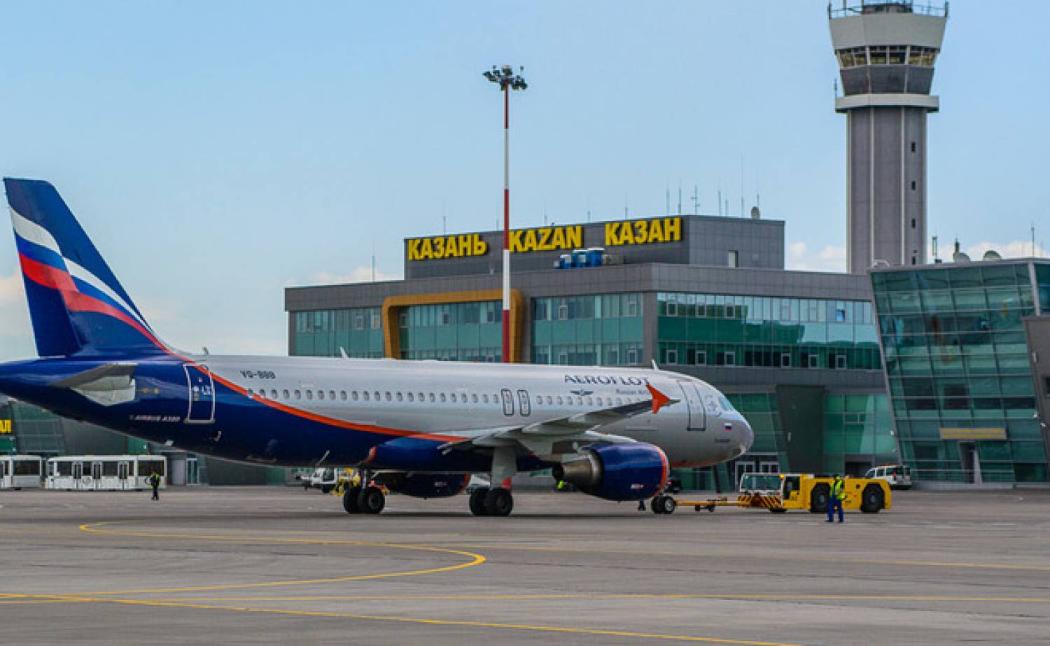 Вылет самолета из Казани задержали из-за повреждения покрытия корпуса