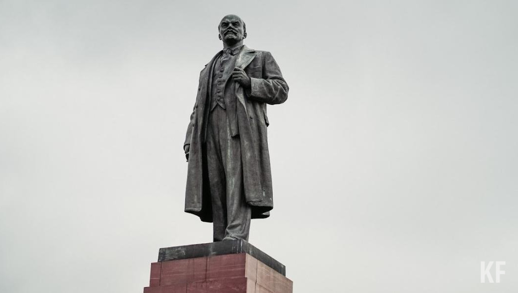 Политика считают революционером и вождем революции 37 процентов опрошенных.