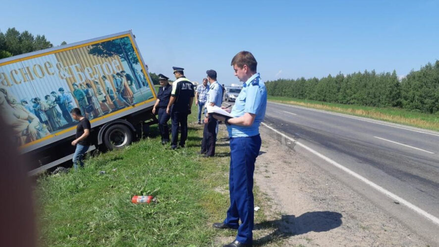 Работу правоохранительных и спасательных служб координирует исполняющий обязанности прокурора Лаишевского района Андрей Наумов.