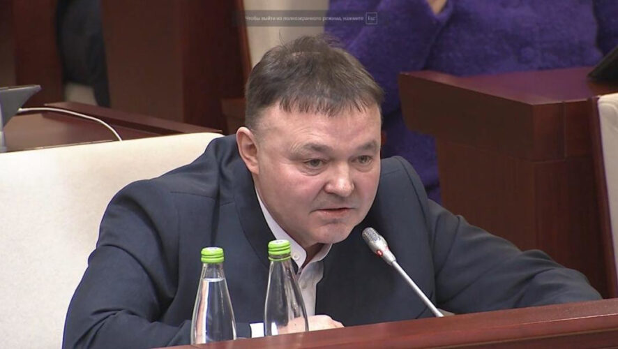 Фархат Хуснутдинов передал гуманитарный груз бойцам одного из батальонов.