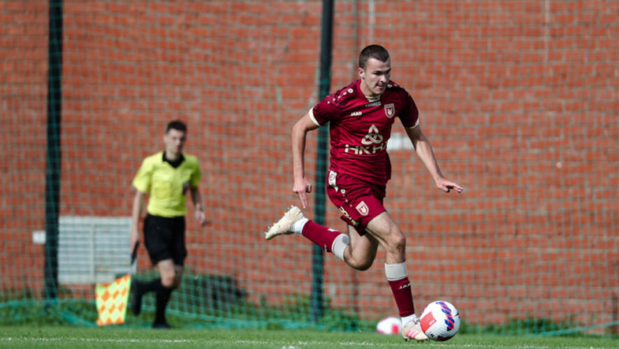 Игрок получил разрыв крестообразных связок колена.