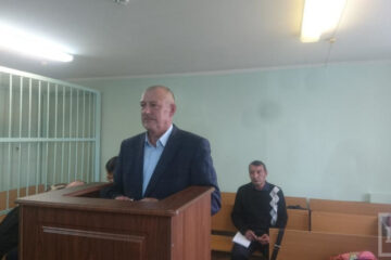 В качестве свидетеля в суд приехал Василь Хазеев.