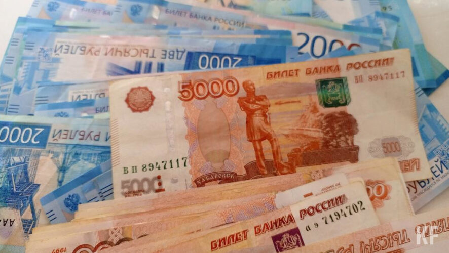 Молодой человек накопил долг в размере 124 тысячи рублей.