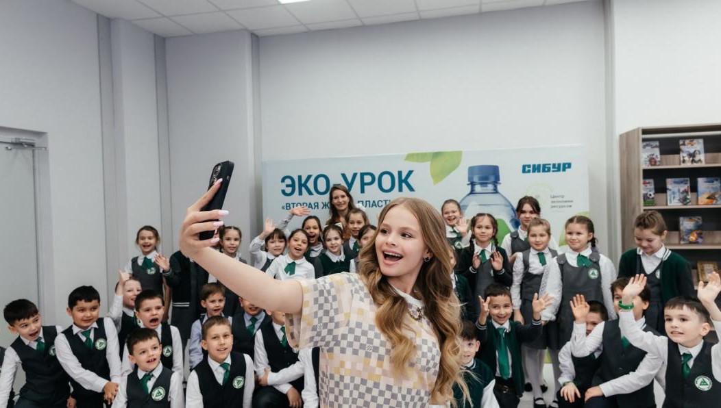 Видеоблогер и певица Милана Стар стала соведущей экоуроков для школьников Казани и Нижнекамска