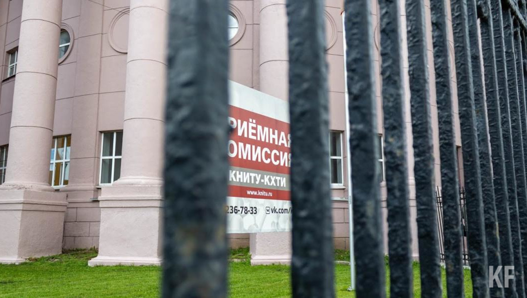 Женщина ставила положительные оценки без проверки знаний.