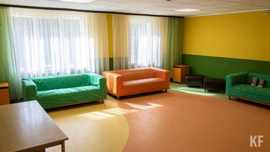 Жильцы решили обновить мебель.