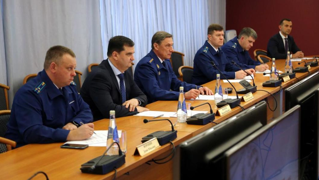 Всего с жалобами обратились 10 человек.