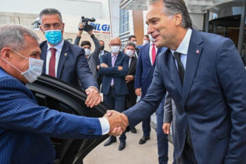 Турецкие партнеры также оценили костюм президента Татарстана.