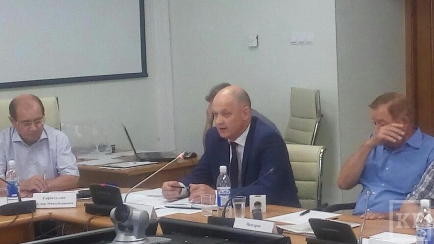 В Общественной палате РТ проходит обсуждение вопросов обращения с твердыми коммунальными отходами в Татарстане.