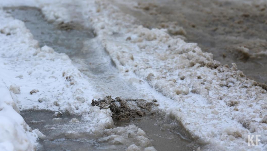 В снежном плену оказались около двадцати человек.