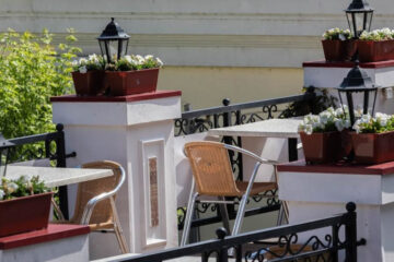 Более половины занимают летние веранды.