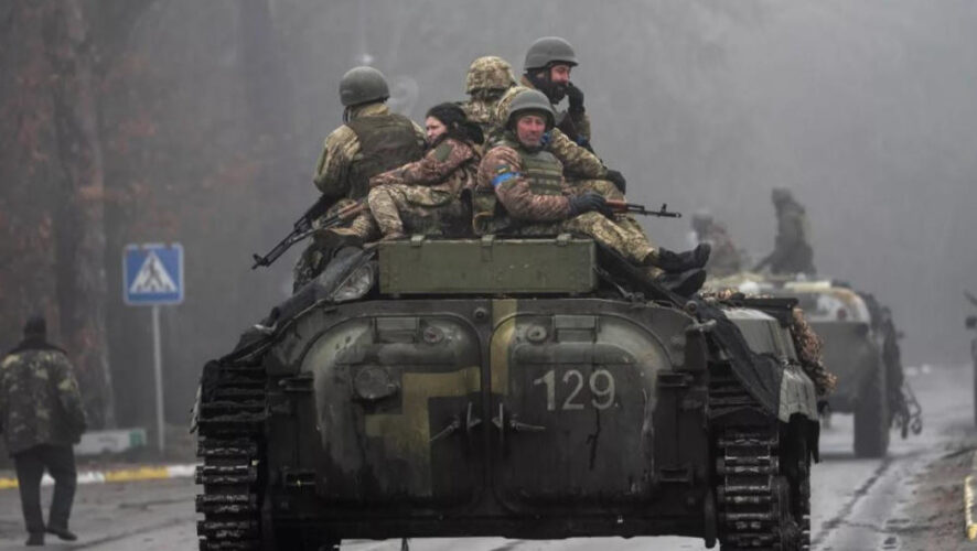 Согласно принятому решению депутаты требуют у правительства поддерживать Украину на пути к перемирию.