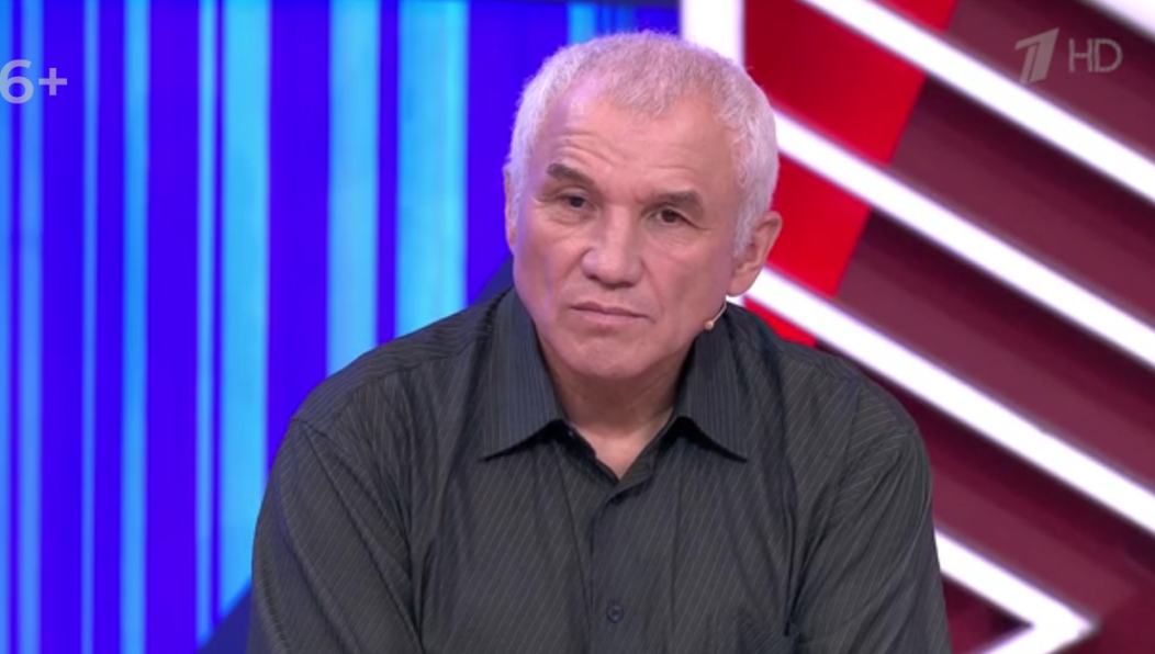 56-летний полицейский в отставке рассказал о романе с 16-летней девушкой.