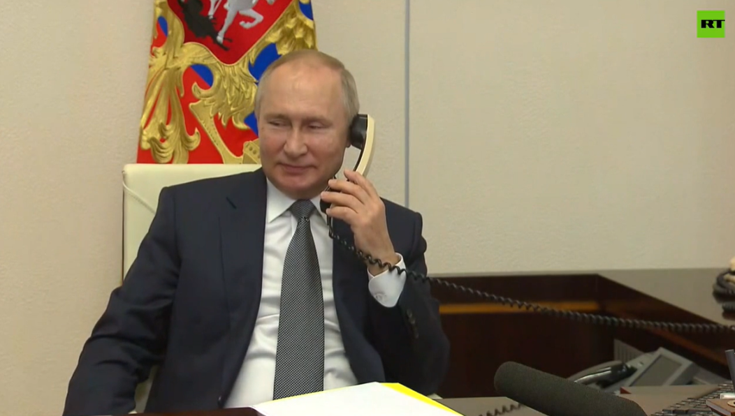 После представления для девочки провели экскурсию по историческому и новому зданиям Мариинки.