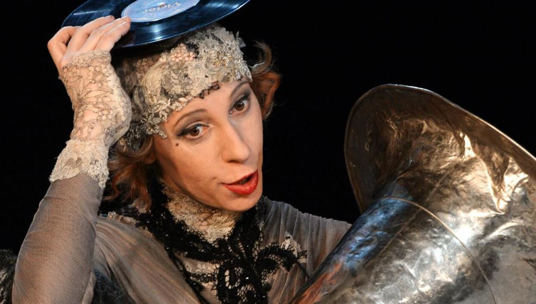 Неизвестные вынесли из квартиры два миллиона рублей и семь тысяч евро.