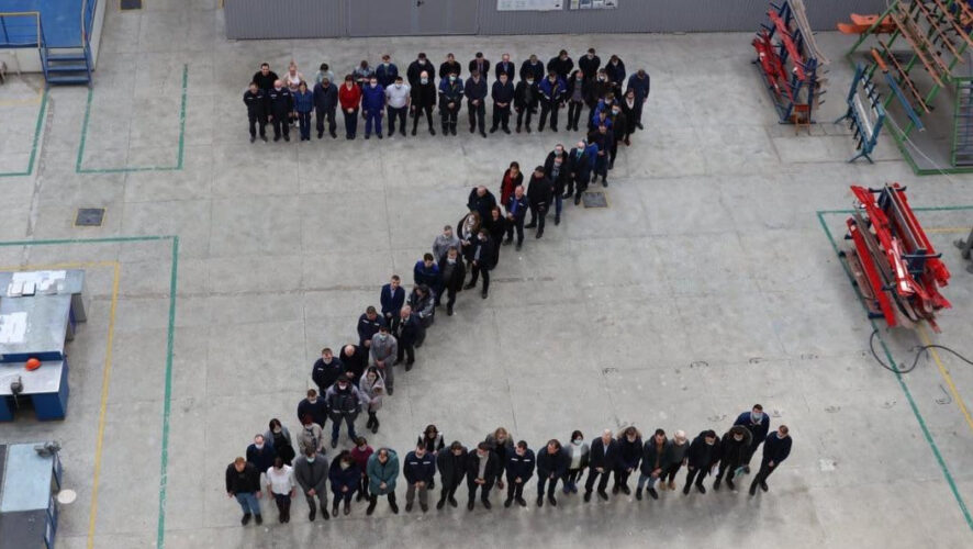 В акции приняли участие почти 100 сотрудников предприятия.