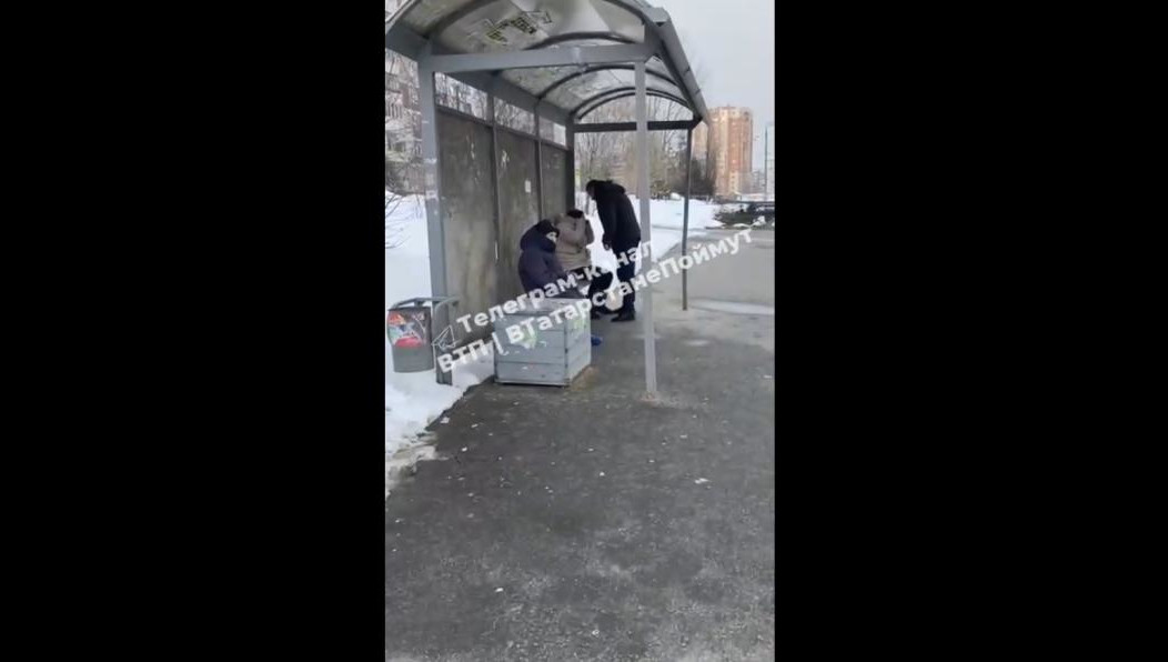 Несчастную увезли на скорой помощи.