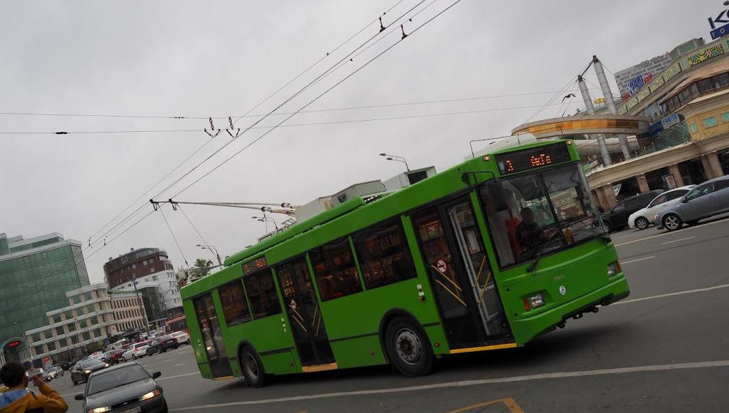 Пассажиры теперь могут оплатить проезд через стационарные валидаторы.