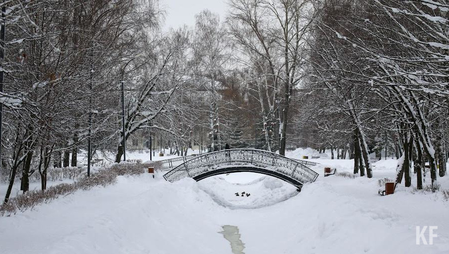 На совсем небольшой территории надо решить сразу несколько задач - аккуратно вписать арт-объект в среду