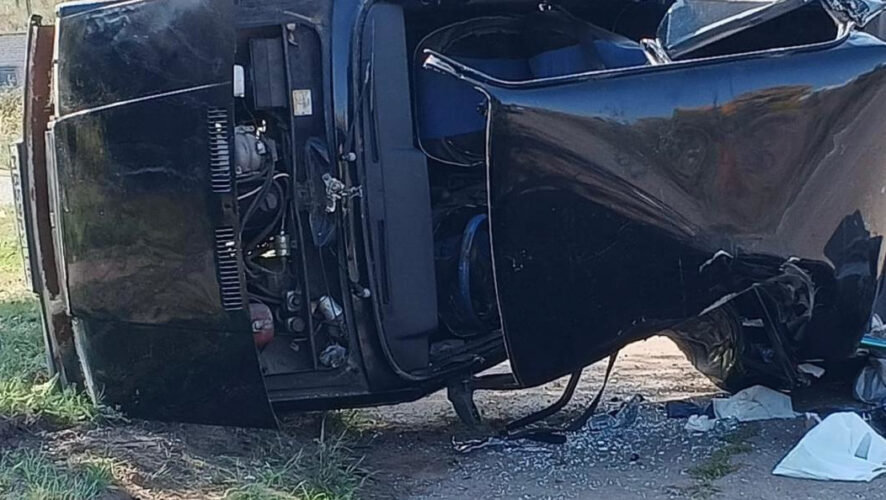 Машина мужчины влетела в столб.