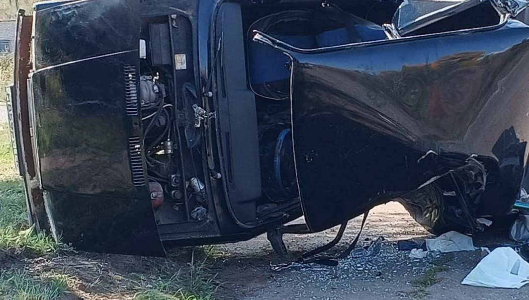 Машина мужчины влетела в столб.