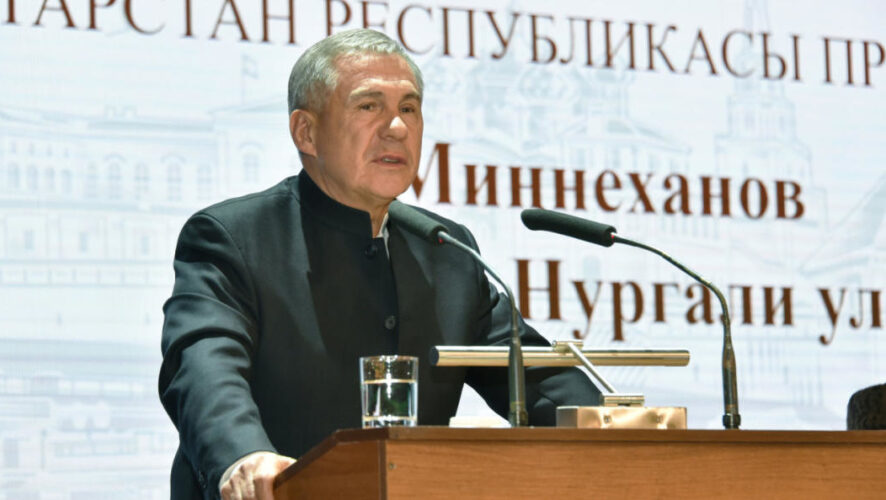 Президент выступил на X Всероссийском сходе предпринимателей татарских сел.