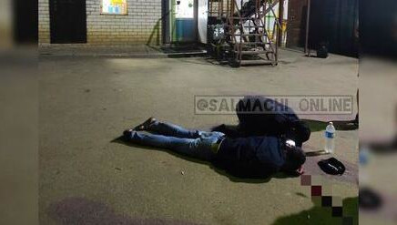 Драка произошла возле продуктового магазина.