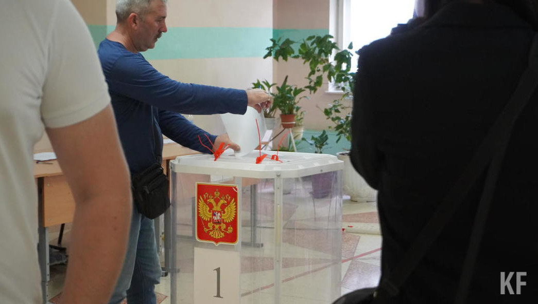 В Казанском Кремле студенты столичных юрфаков сошлись в дискуссии о перспективах российской избирательной системы и совершенствовании законодательства. Оценивали конкурсантов глава Центризбиркома РТ