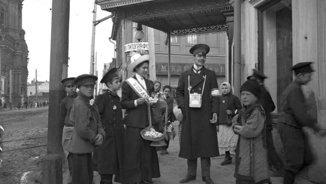 Мастер-класс проводится с целью помочь нуждающимся семьям мобилизованных.