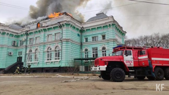 Только после завершения хирургического вмешательства они покинули помещение.