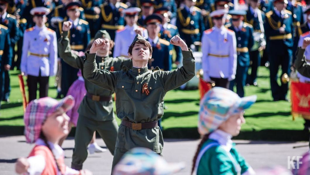 Улицу Баумана появились декорации