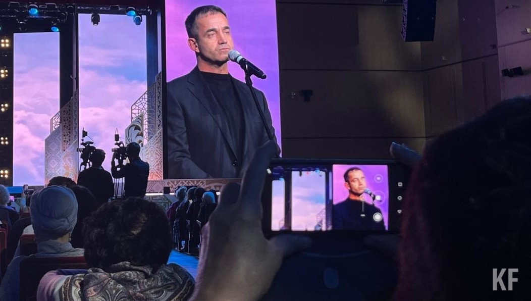 Певцов исполнил песню в честь российских бойцов