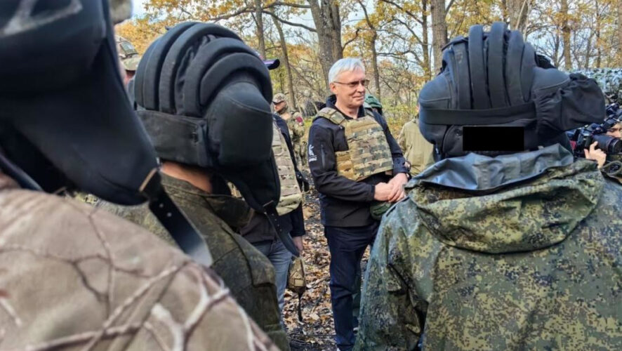 Бойцы получили огнеупорные костюмы