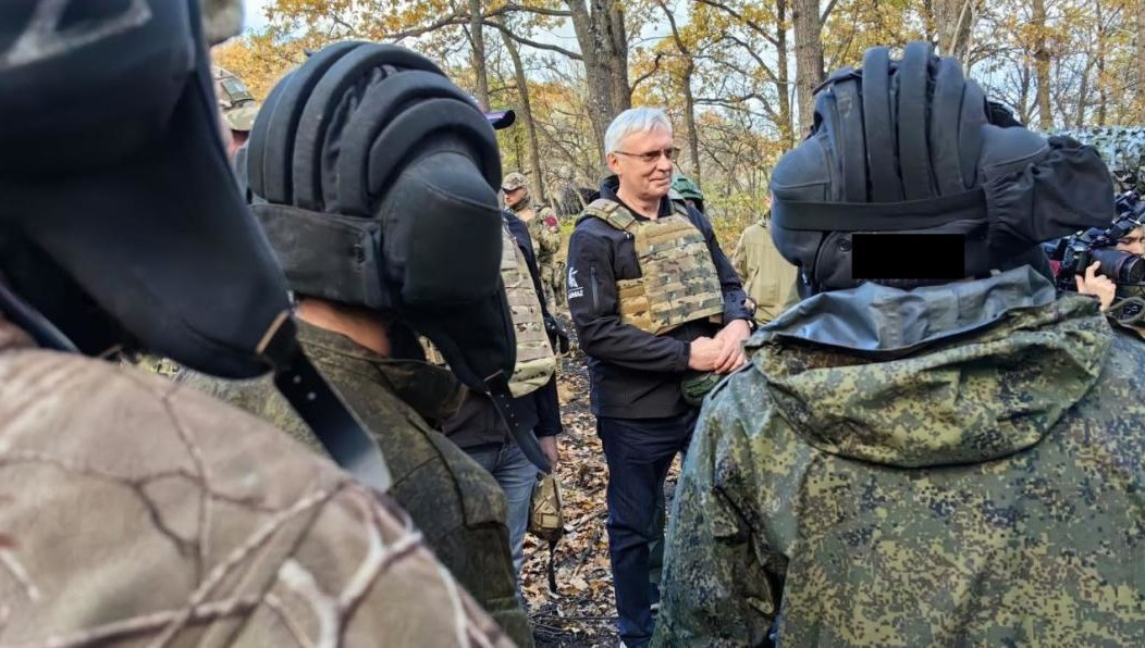 Бойцы получили огнеупорные костюмы