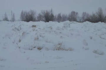 Нарушитель вывалил у деревни Старые Гардали 480 куб.м снега.
